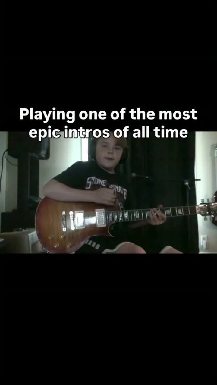 Emmitt DeWater playing a Les Paul